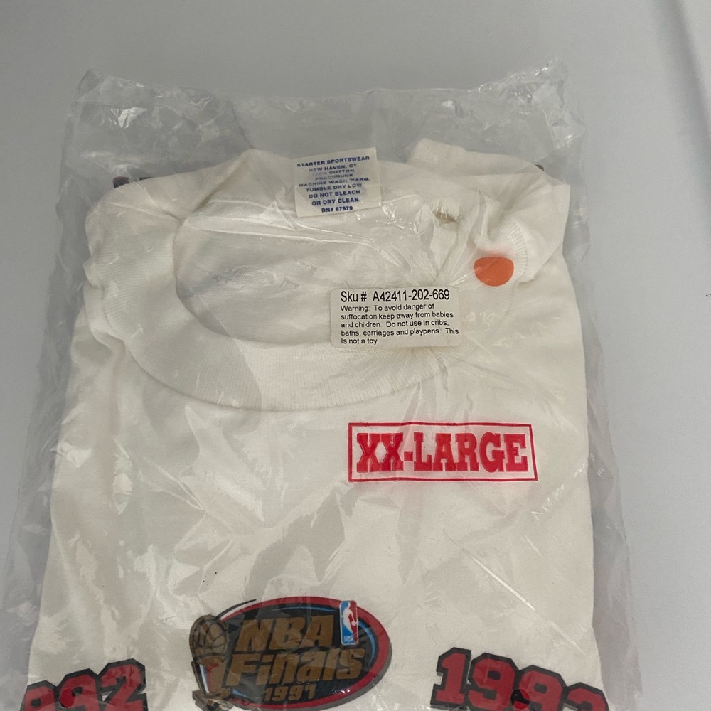 Chicago Bulls Graphic T-Shirt - Picture 2 of 6